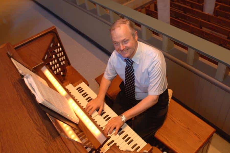 James Goettsche, Vatican organist, pulls out all the stops