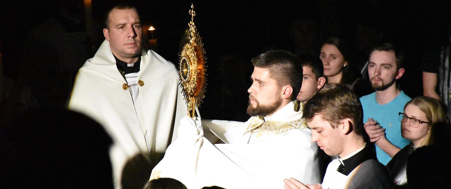 High-schoolers focus on the Eucharist at seminarian-led Mount 2000 retreat