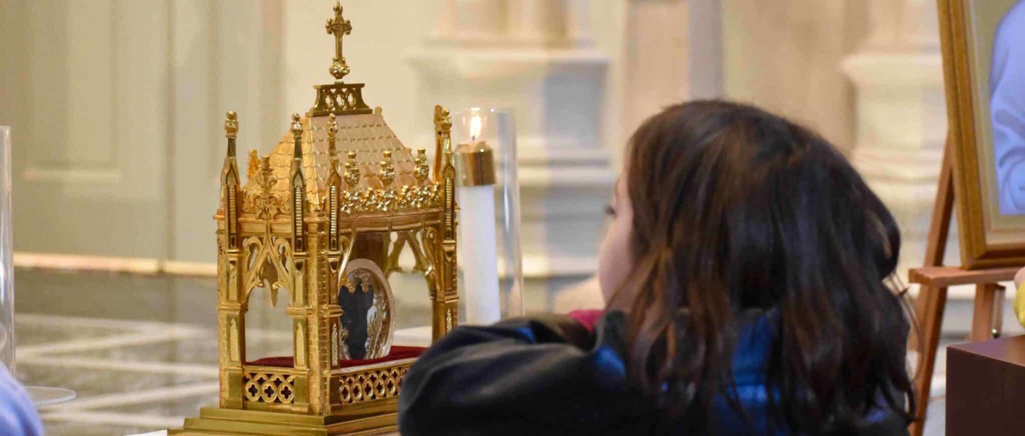 Hundreds flock to pray at public veneration of St. John Vianney’s heart