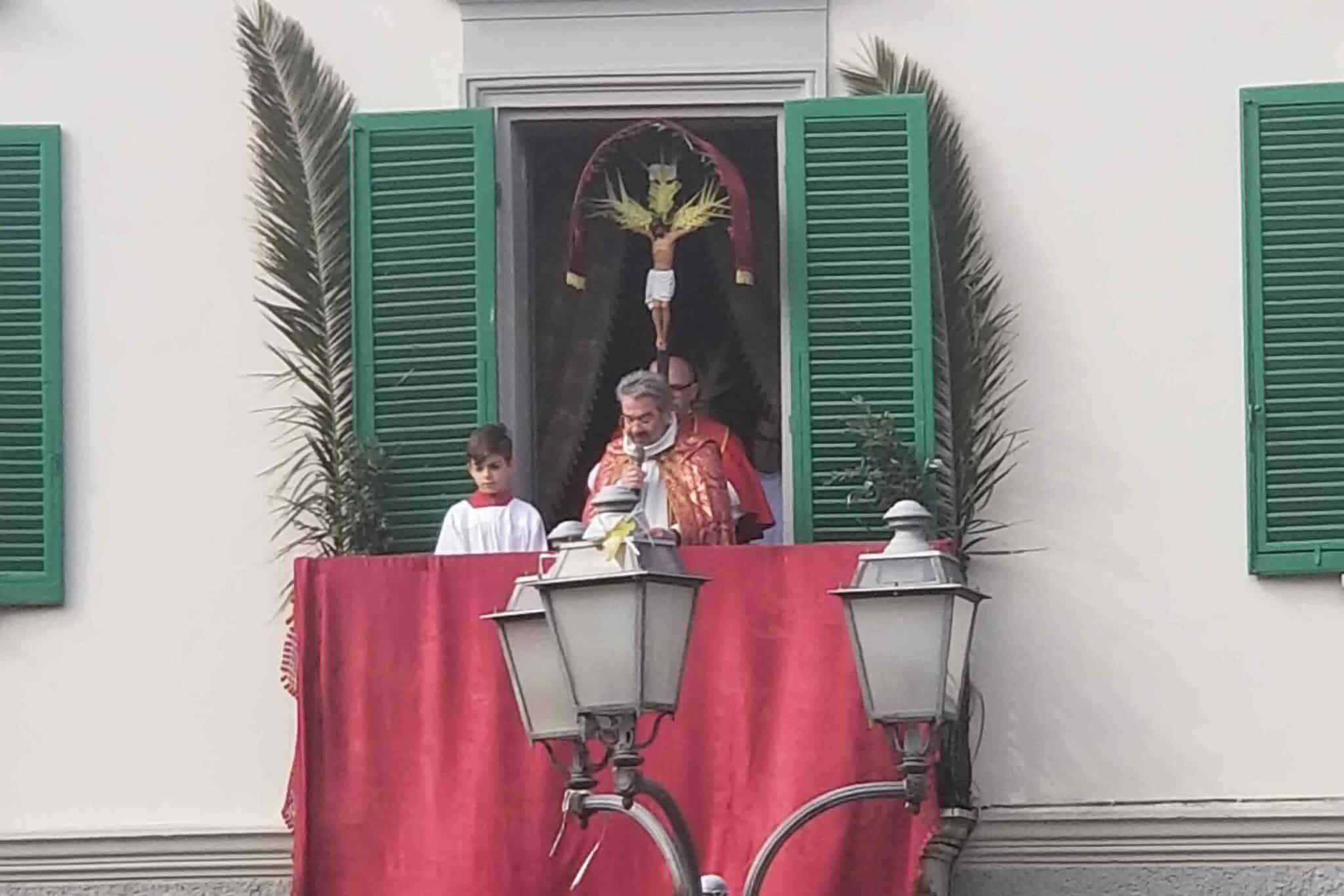 Faith is faith in English or Italian