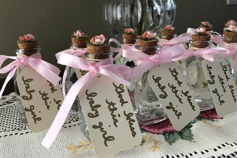 A prayer gathering for a baby on the way, chaperoning a field trip, dipping chocolate, and more (7 Quick Takes)