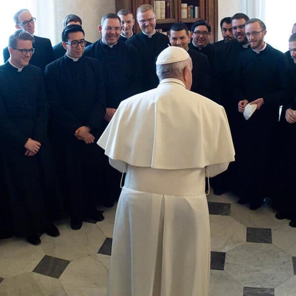 Pope urges bishops to teach discernment, including on political issues