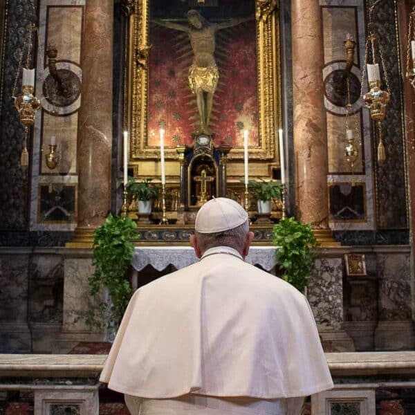 Pope makes mini-pilgrimage outside Vatican to pray for end of pandemic