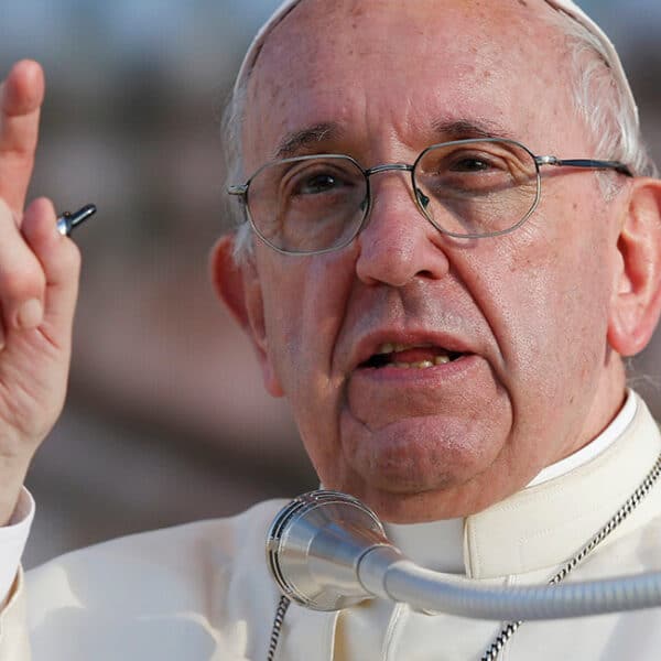 U.S. Catholic media must inspire unity amid division, pope says