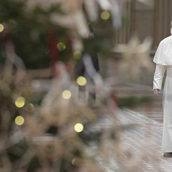 Pope on Christmas: Share hope, promote peace, give vaccine to all