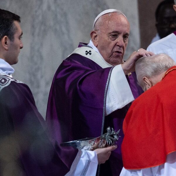 For Ash Wednesday, Vatican asks priests to ‘sprinkle’ ashes on heads