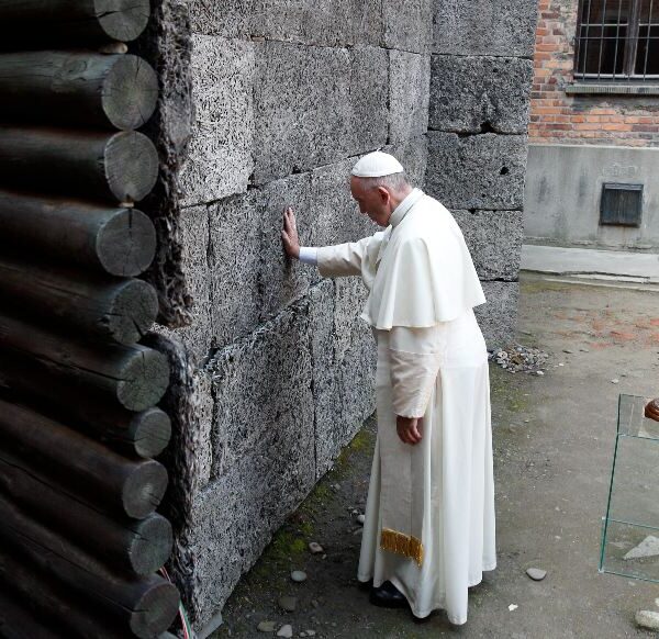 Pope: Failure to remember Holocaust will lead world down same path