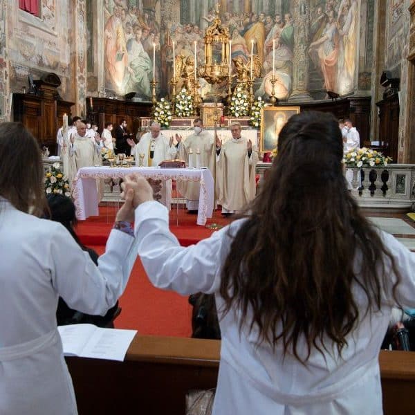 Papa llama a los católicos a ser misioneros de la misericordia de Dios