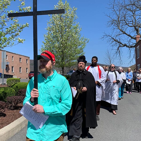 Good Friday gathering in Cumberland welcomes multiple denominations