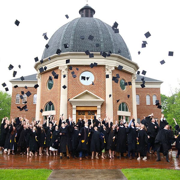 Catholic college graduates praised for pandemic resilience