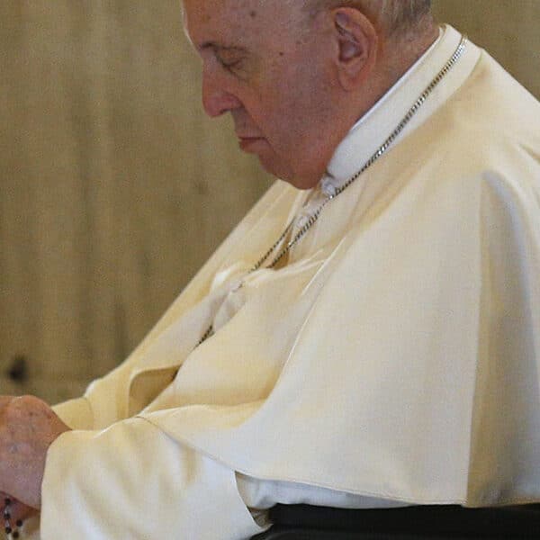 Pope asks Mary, Queen of Peace, to end war in Ukraine and everywhere