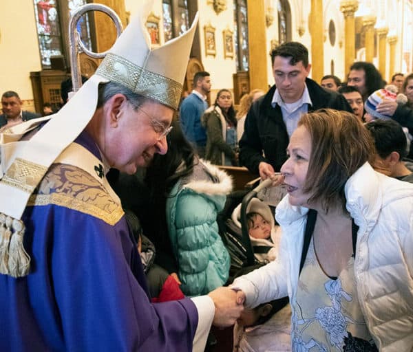 El Arzobispo acoge a los católicos hispanos como suyos propios