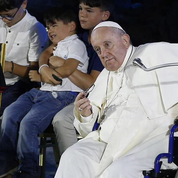 Don’t give up hope for peace, keep providing aid, pope tells charities
