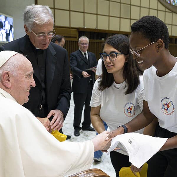 Be seekers of the truth, pope tells Italian pilgrims