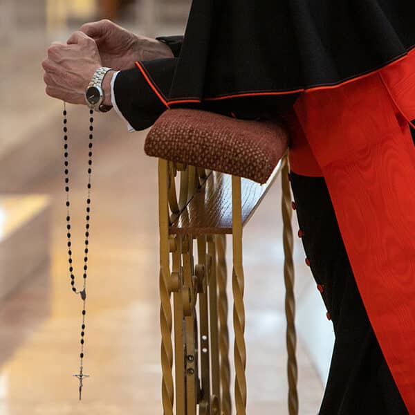 Praying the rosary can ‘stir up and deepen our love for God,’ priest says