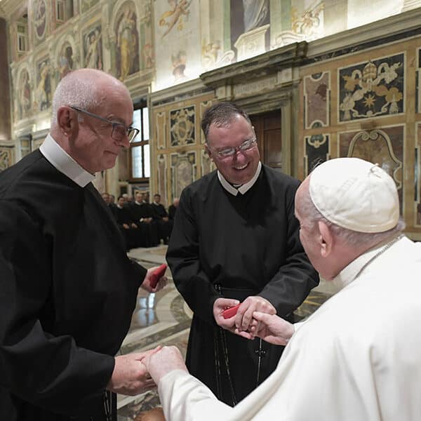 Missionaries of hope have hearts renewed by Holy Spirit, pope says