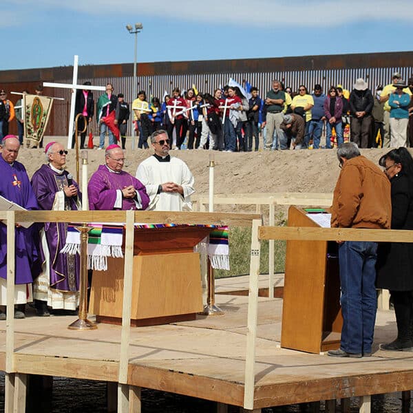 At border Mass above the Rio Grande, migrants who died are remembered