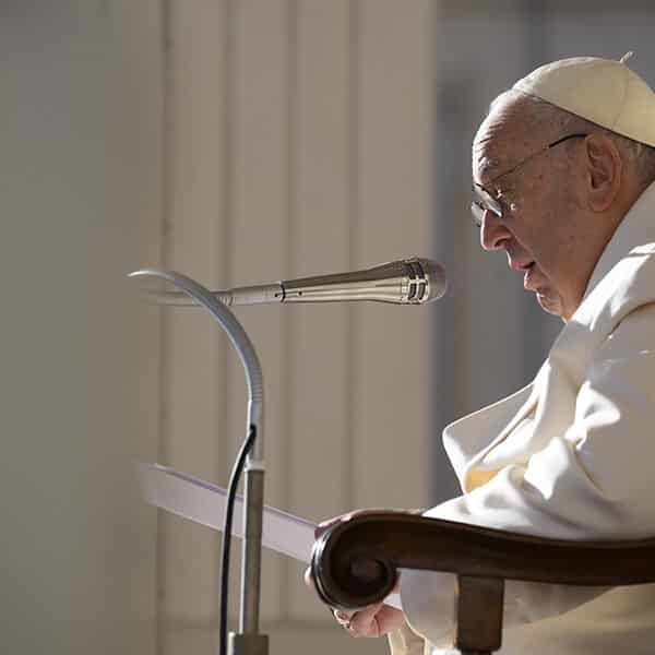 Pope remembers victims of Soviet-made famine in Ukraine, prays for peace