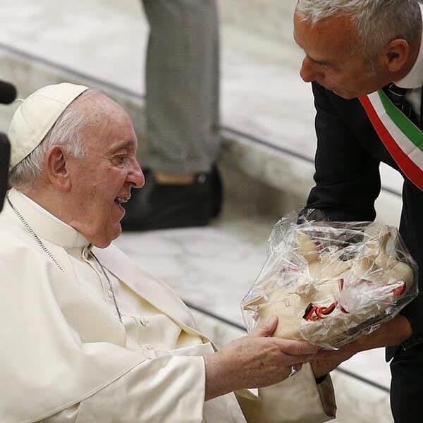 Joyful Revolution: Happiness takes courage, rebellious spirit, pope says