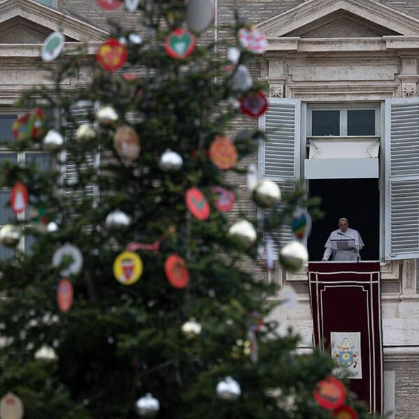 Advent is opportunity to get off pedestal of superiority, pope says