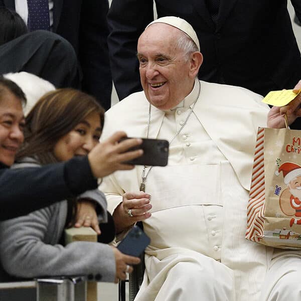 God offers many ways to face life’s challenges, choices, pope says