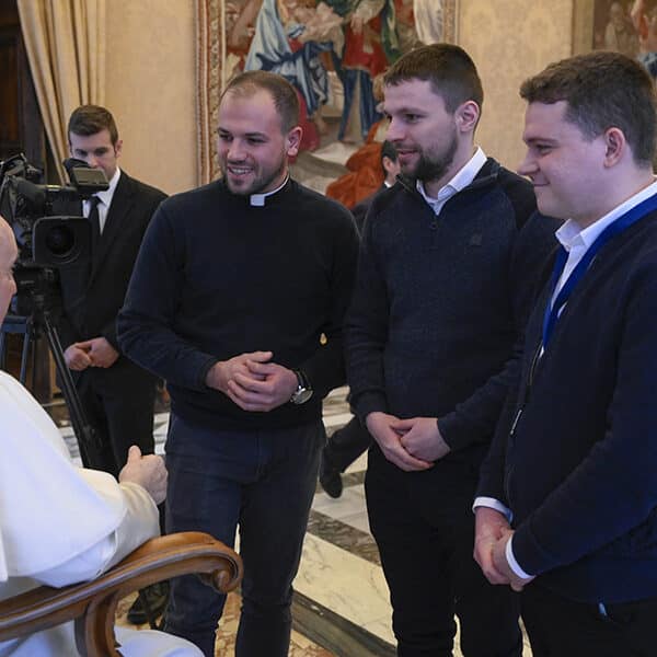 To improve liturgy, involve the people, pope says