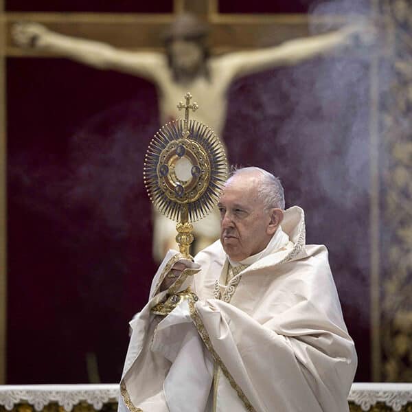 Mission begins by meeting Jesus in the Scriptures and Eucharist, pope says