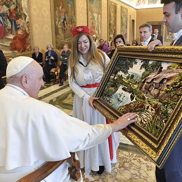 Women help religions share wisdom, promote peace, pope says