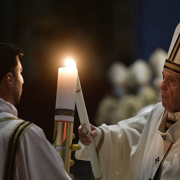 Question Corner: Leaving early and the paschal candle