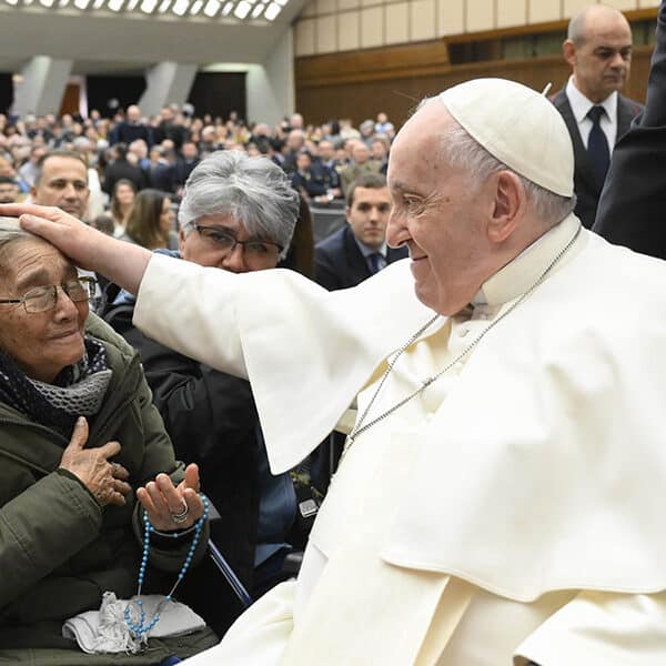 Para evangelizar, los cristianos no están llamados a argumentar sino a ser mansos como ovejas