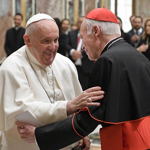 Beyond money and success, build community, pope tells businesspeople