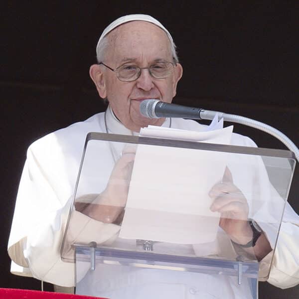 To be an apostle is to serve, not move up church’s hierarchy, pope says