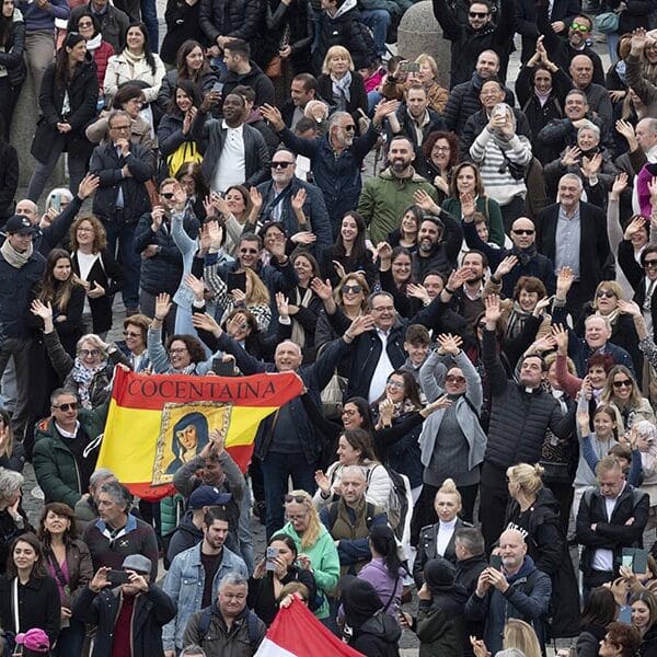 Do not be afraid to be a witness to God’s love, pope says