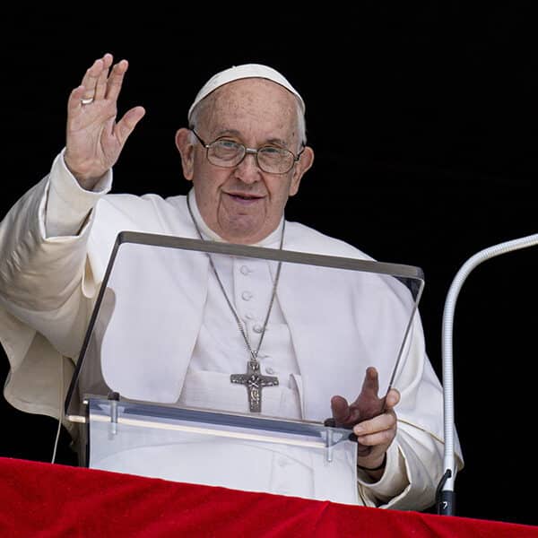 Las personas heridas por la vida deben encontrar acogida en la Iglesia, dice el Papa