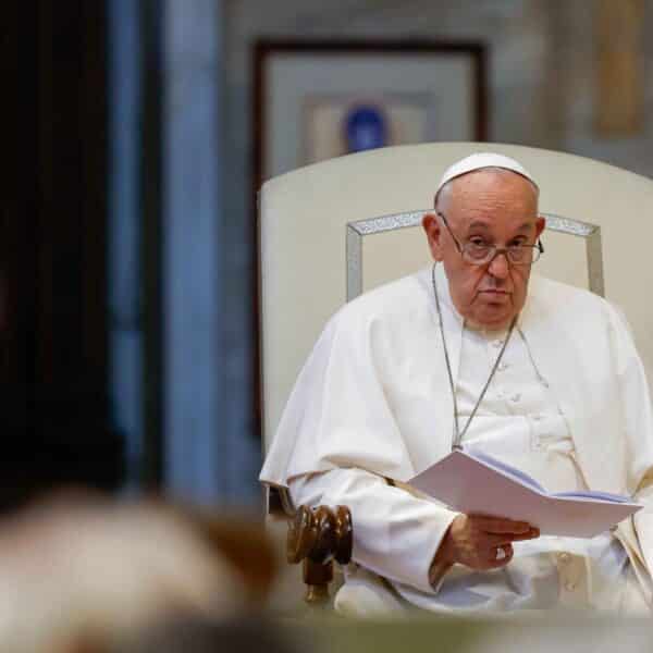 Grace should cause awe, like a summer snowfall would, pope says
