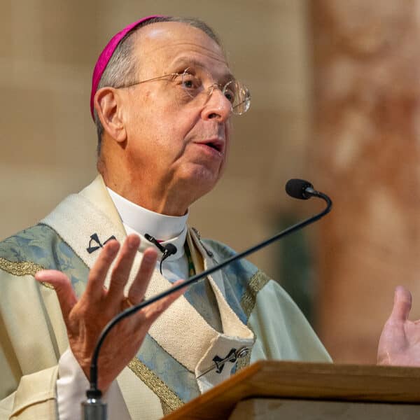 El arzobispo Lori invita a los católicos a rezar y unirse a una novena antes de acudir a las urnas