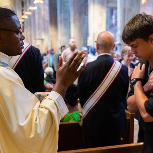 Más de quince sacerdotes extranjeros podrían verse obligados a abandonar la arquidiócesis tras los recientes cambios en la ley de visados
