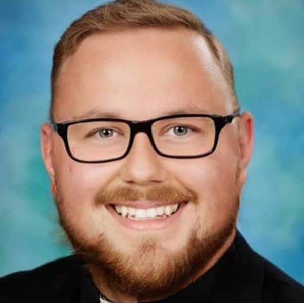 Illinois pastor, seminarian dismissed after admitting sexual relationship, drug use