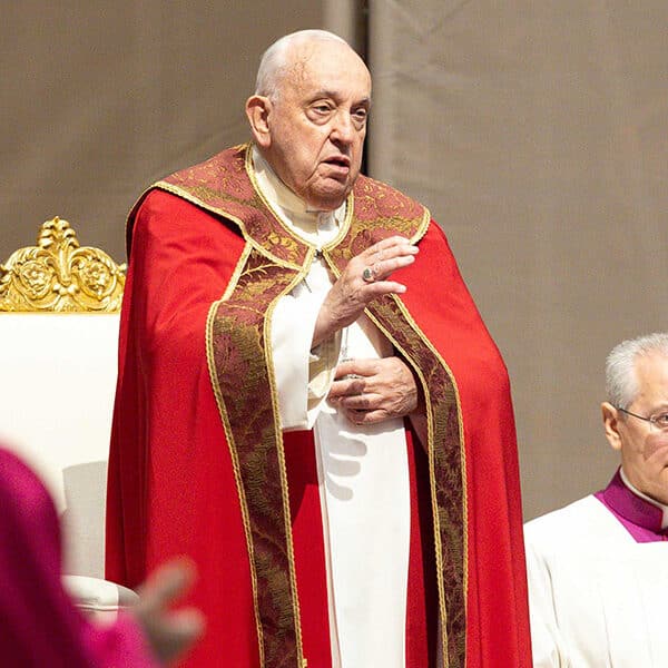 Pope praises courageous, resilient faith of Catholics persecuted in past