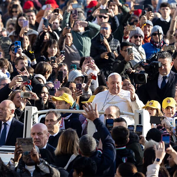 Pope urges Christians to joyfully cultivate fruits of the Spirit