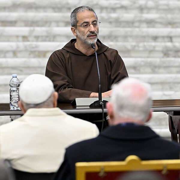 Trust in God, humanity makes world shine brighter, papal preacher says