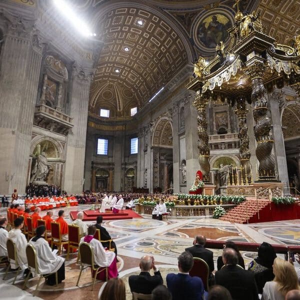 Christmas consistory: Big crowds, festive air for well-wishers of new cardinals