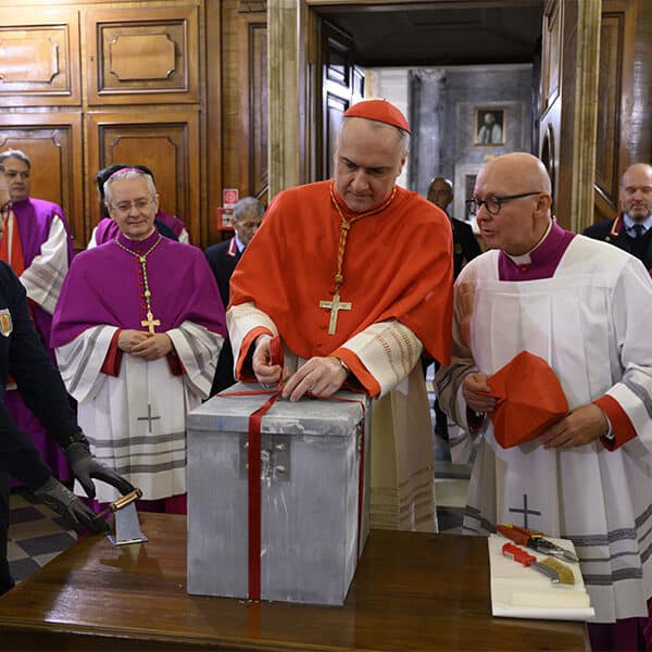 Preparations begin for opening Holy Doors at Vatican, Rome basilicas