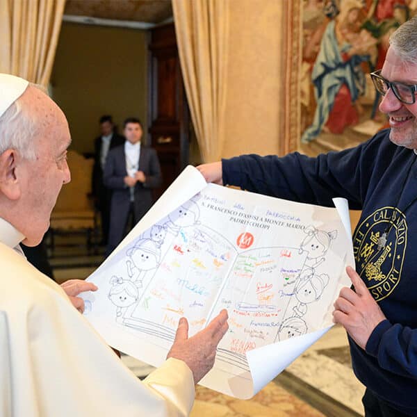 In age of individualism, young people need holistic education, pope says