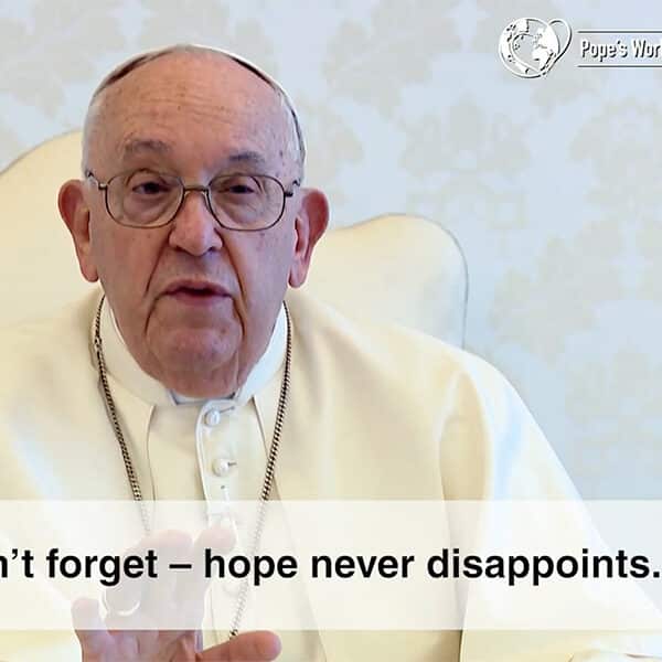 Pope asks the faithful to pray for God’s gift of hope