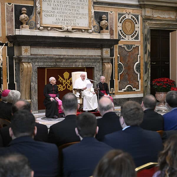 Studying theology in Sicily means fighting Mafia, pope says