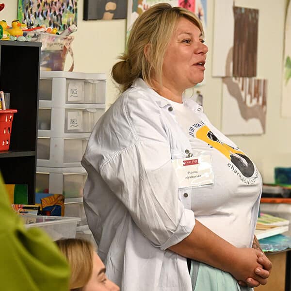 Ukrainian art therapist helps people traumatized by the war that took her son
