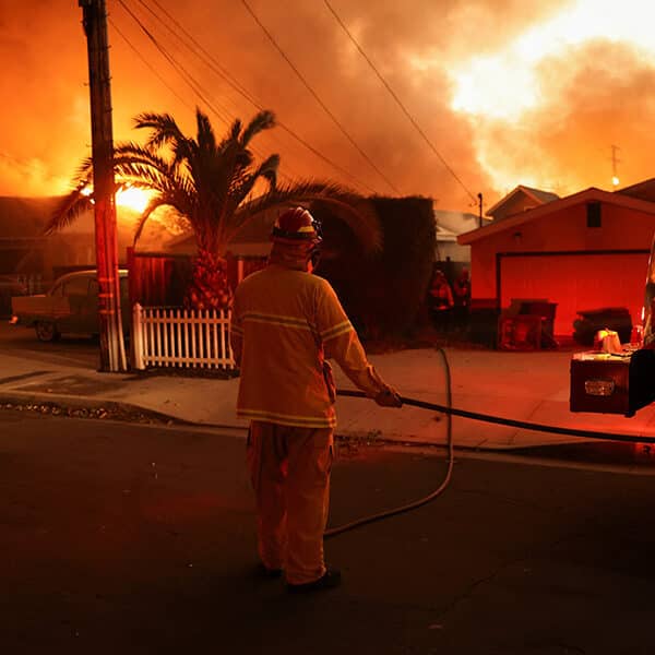 Católicos se movilizan para ayudar a las víctimas de los incendios de Los Ángeles