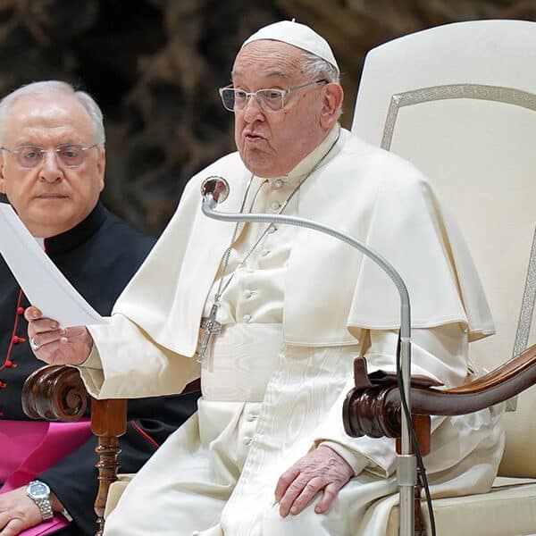 At audience, pope talks about St. Joseph, comments on world events