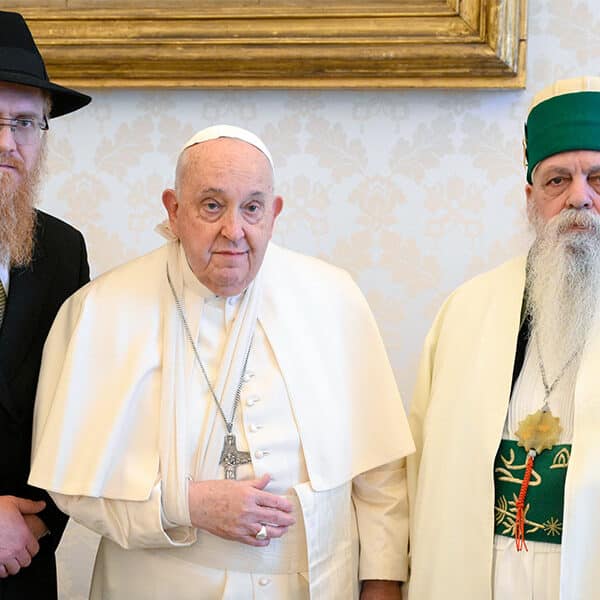 Pope injures arm in a fall, wears sling at audiences